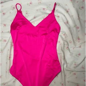 Hot pink, Fashion Nova bodysuit
Extra small, never worn